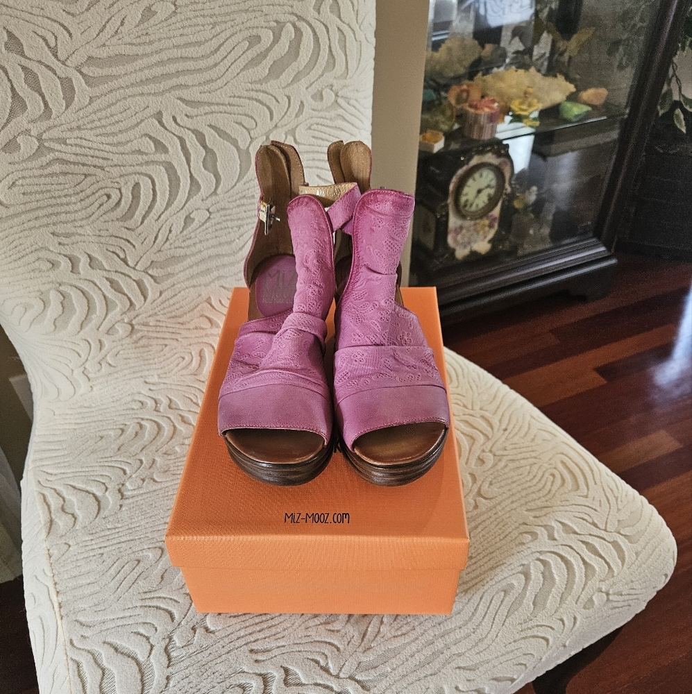 NWTS/ BOX Miz Mooz Amie Wedge